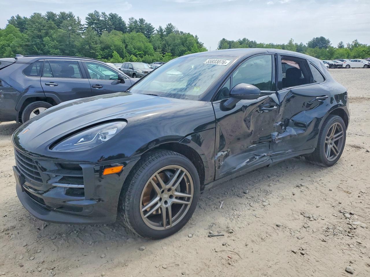 Salvage Porsche Macan Image