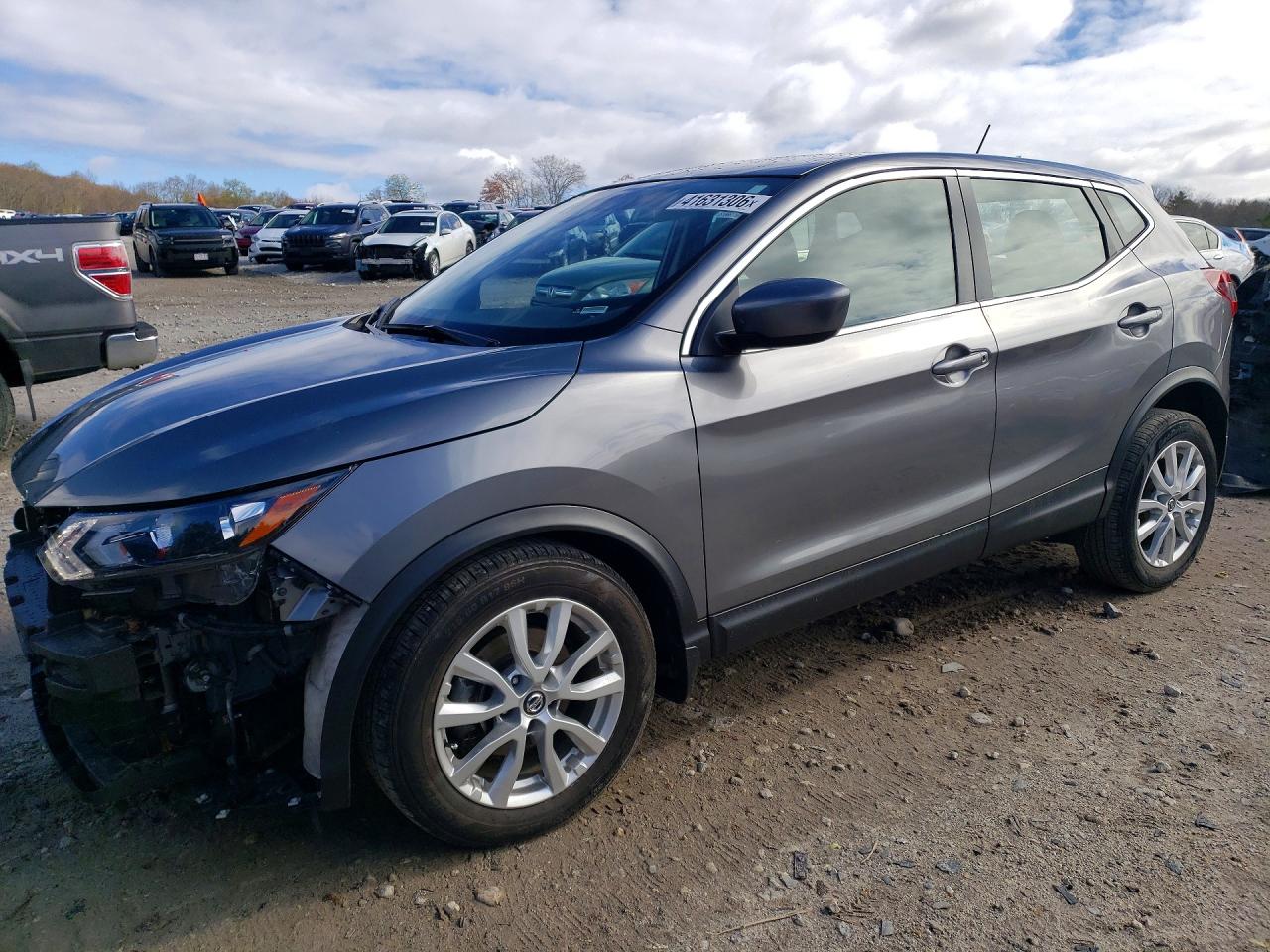Salvage Nissan Rogue Image