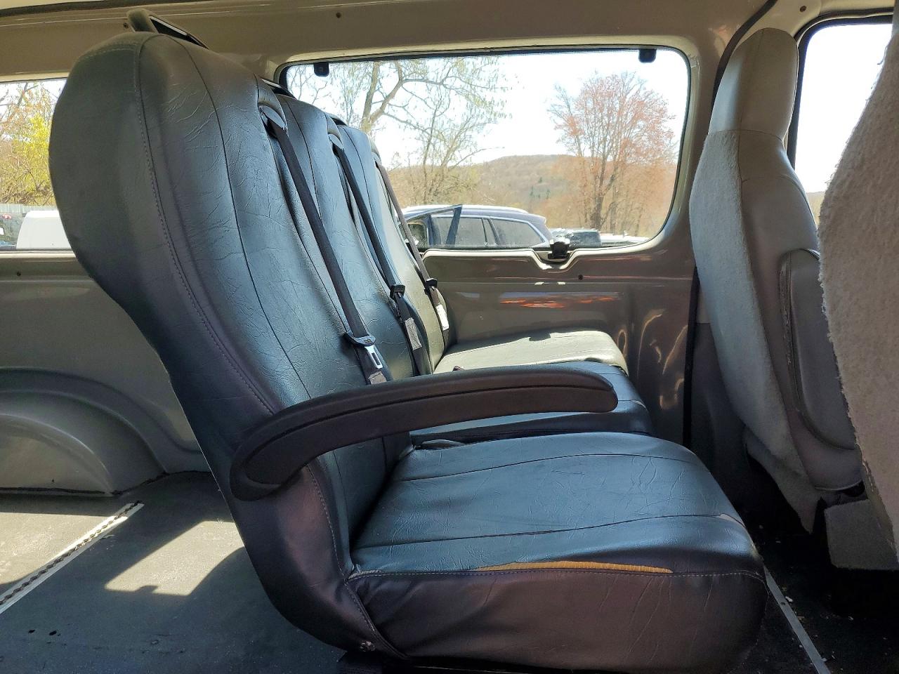 Ford Econoline E350 Super Duty Van