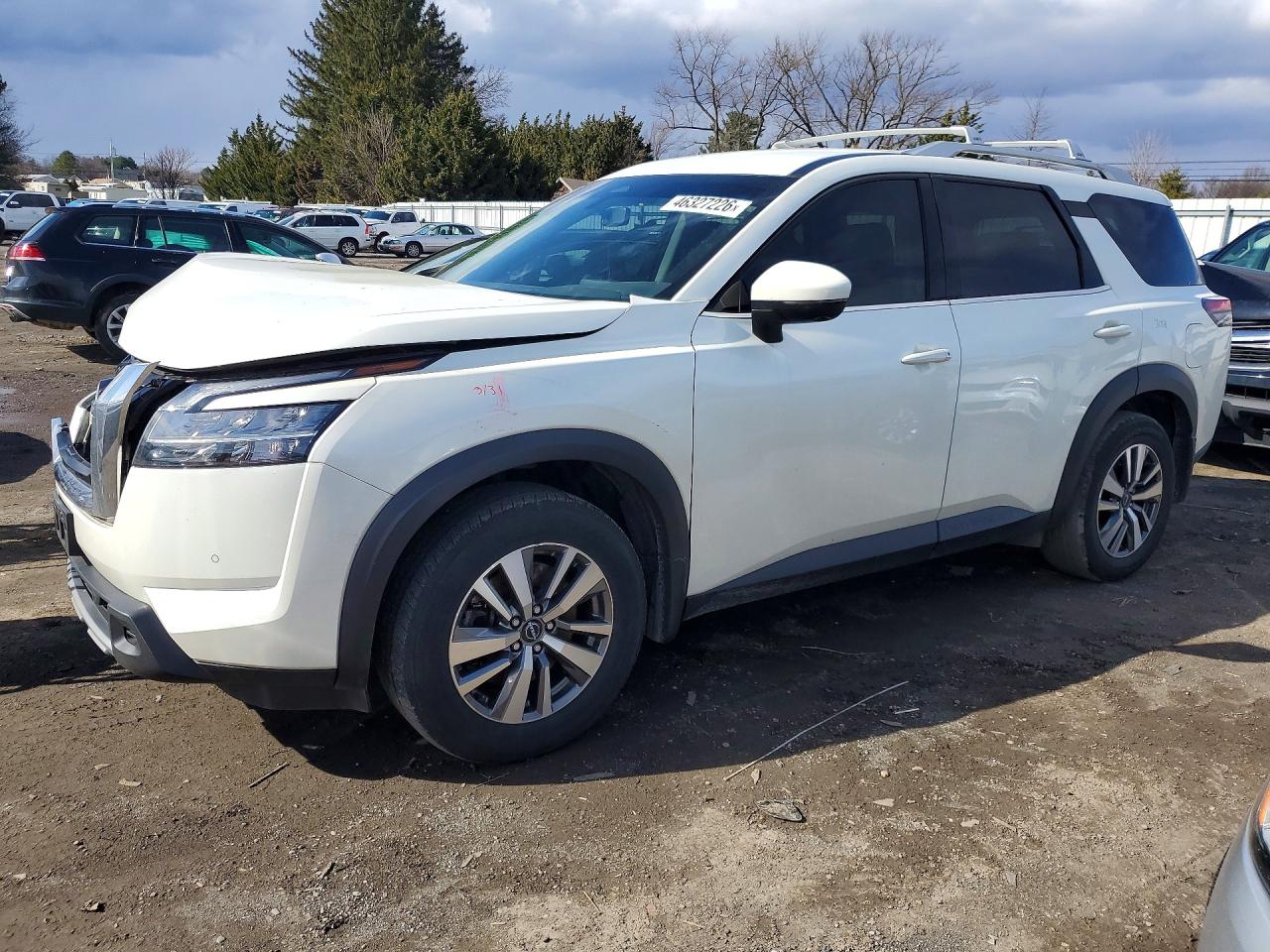 Salvage Nissan Pathfinder Image