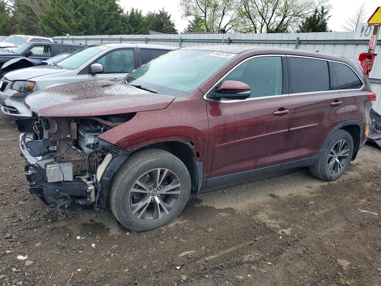 Salvage Toyota Highlander Image
