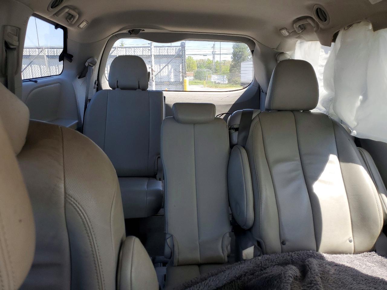 Toyota Sienna Xle 8-passenger