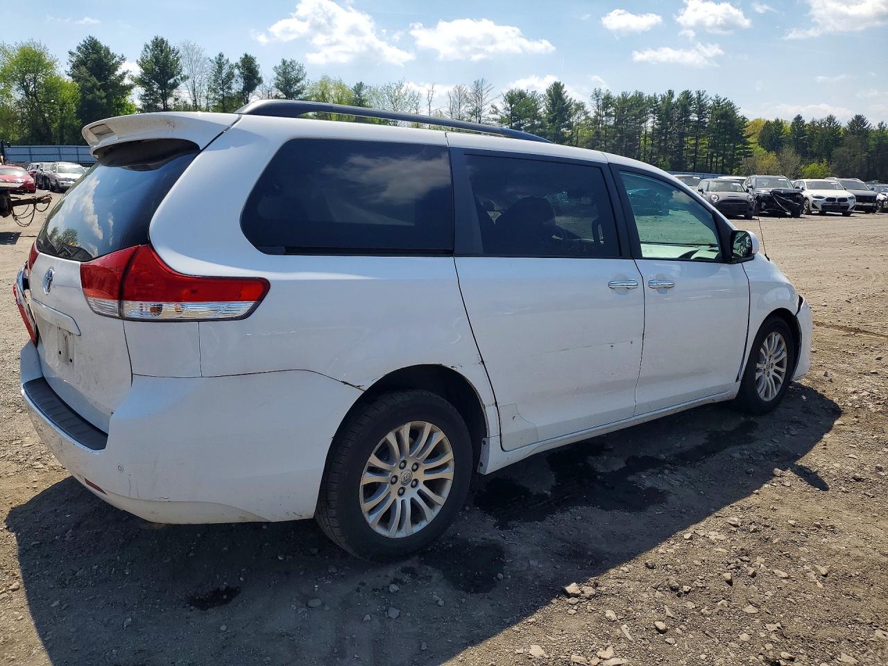 Toyota Sienna Xle 8-passenger