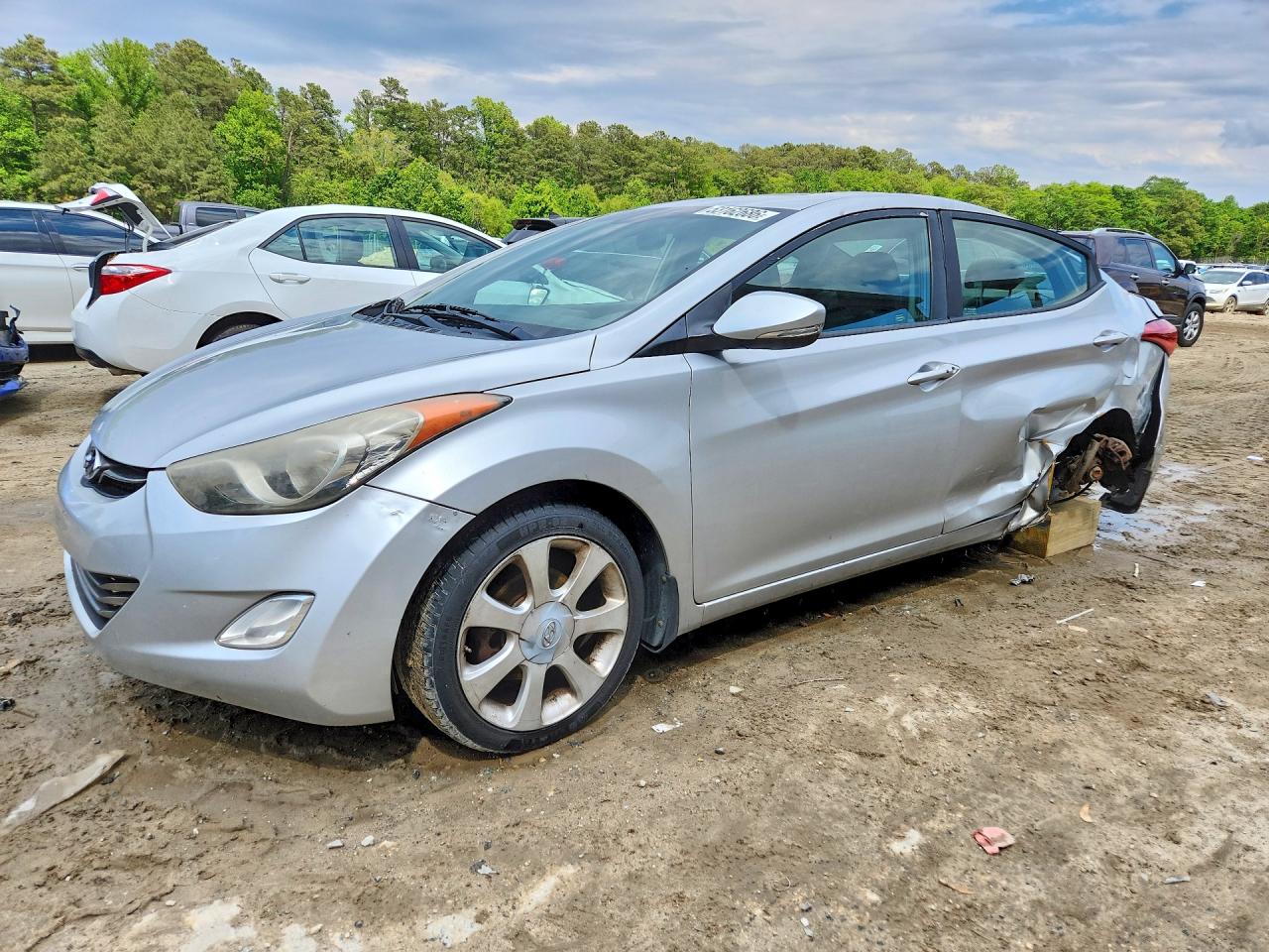 Salvage Hyundai ELANTRA Image