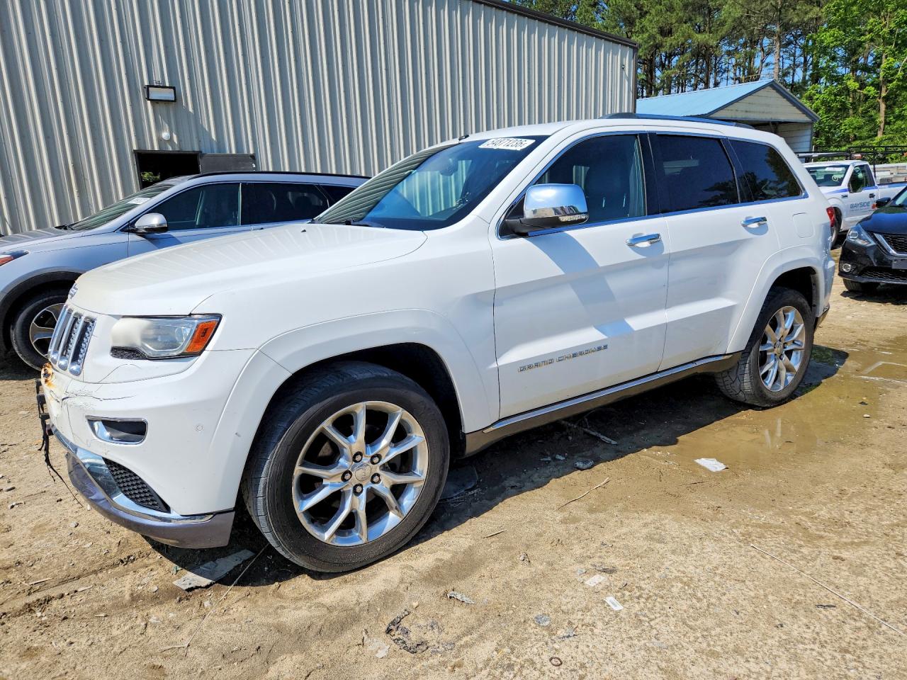 Salvage Jeep Cherokee Image