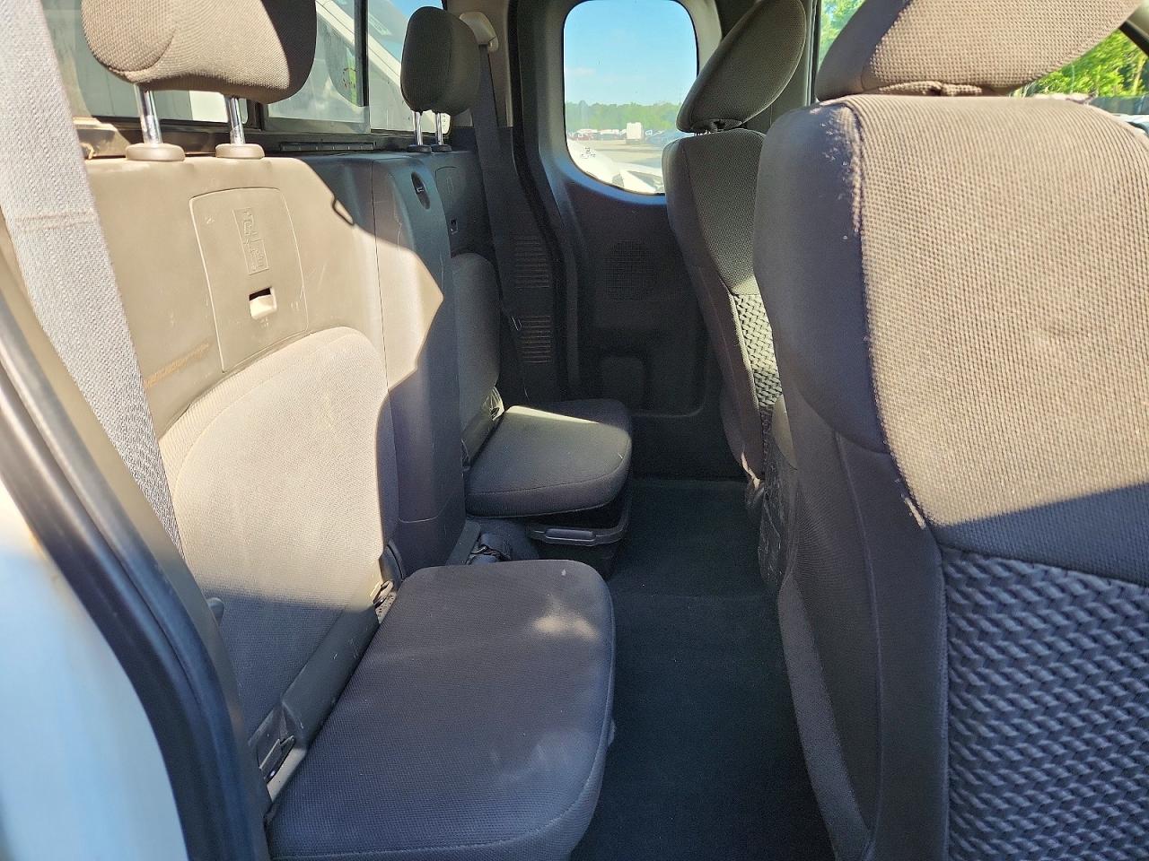 Nissan Frontier Sv