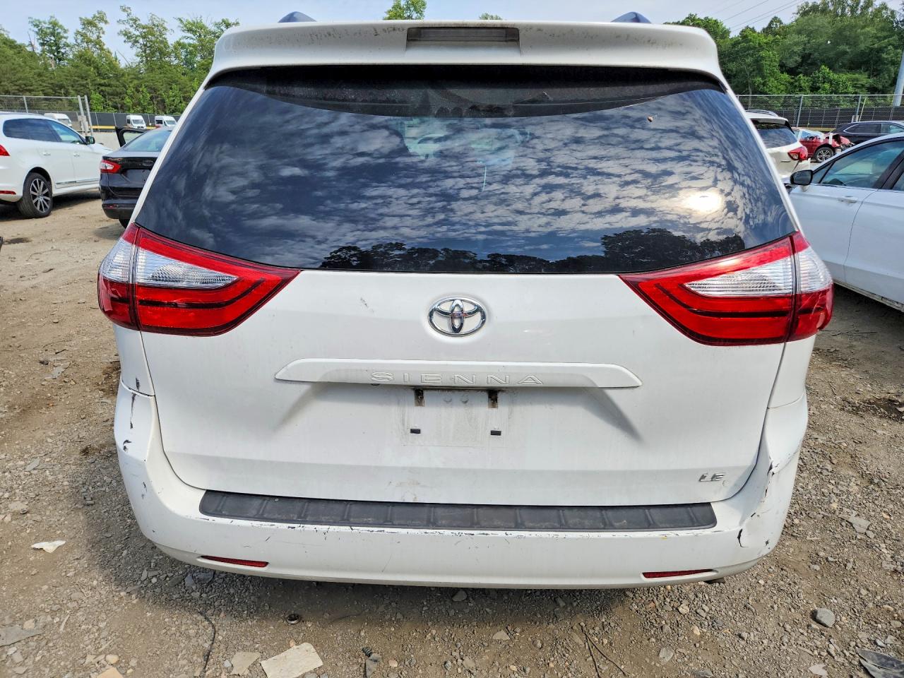 Toyota Sienna Le