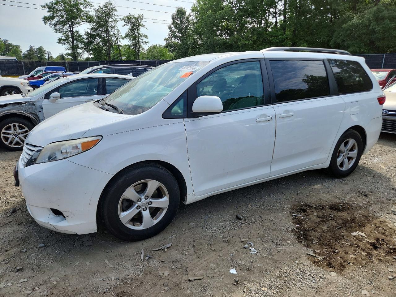 Salvage Toyota Sienna Image