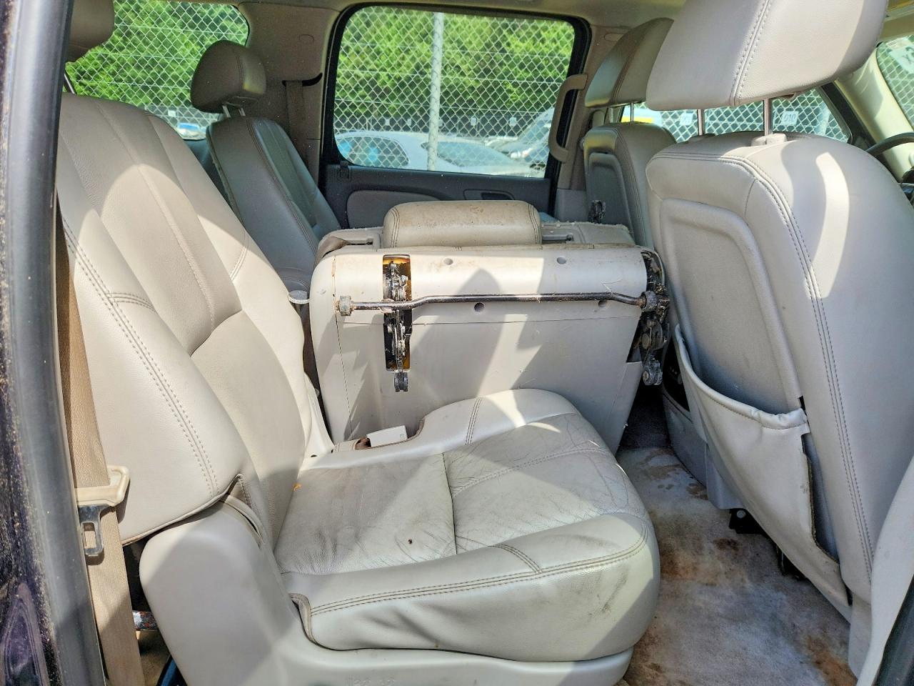 Chevrolet Suburban C1500
