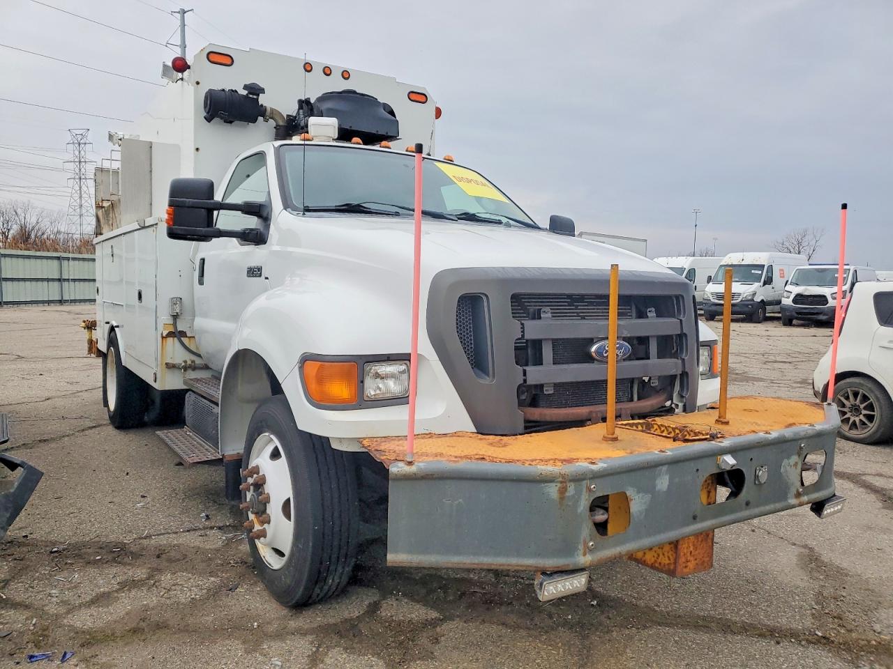 Salvage Ford F-750 Image
