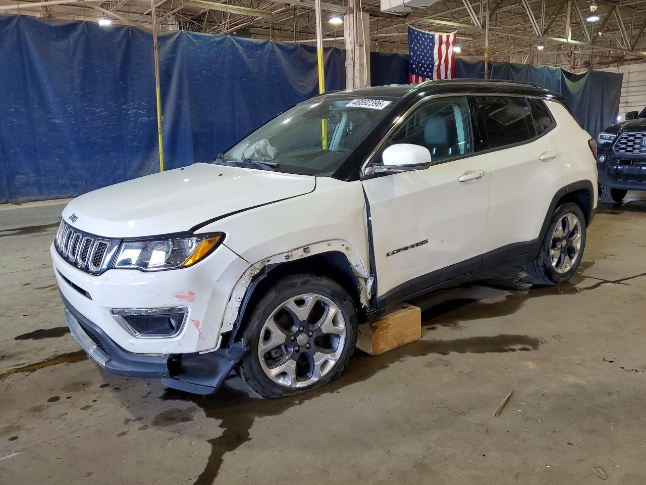 Salvage Jeep Compass Image