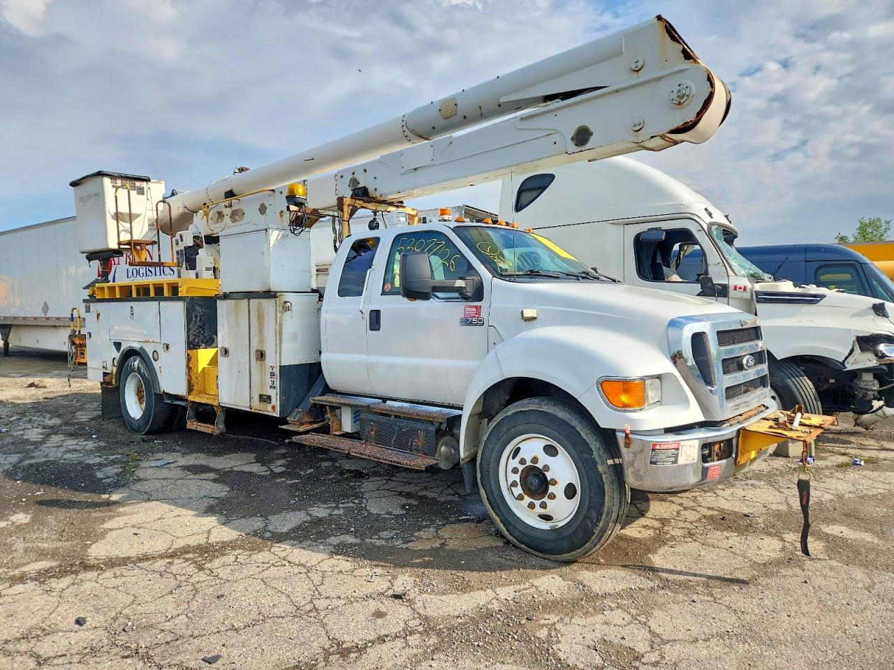 Salvage Ford F-750 Image
