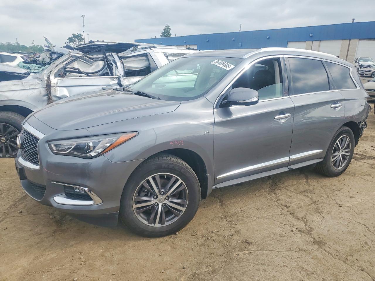 Salvage INFINITI Qx Image