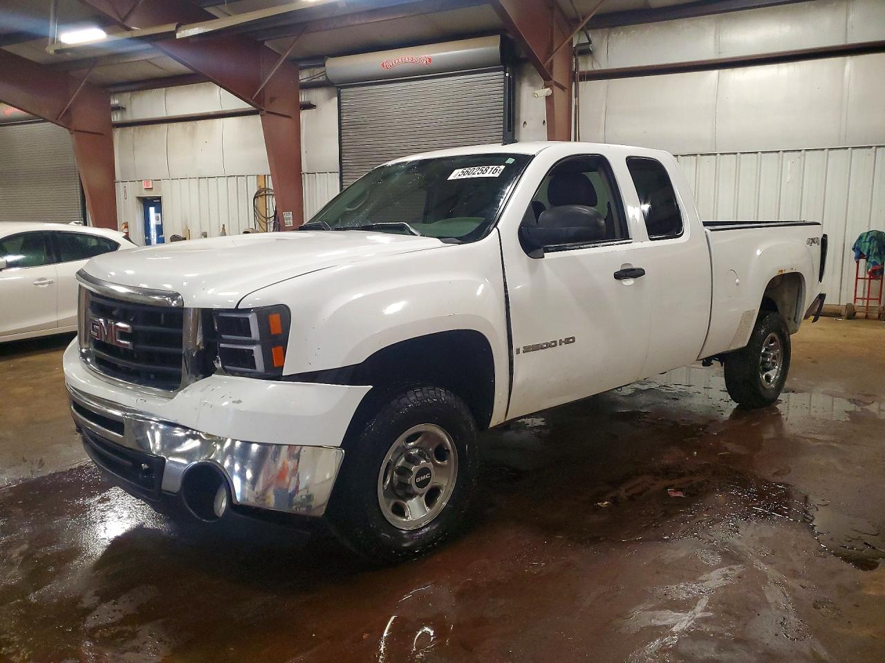 Salvage GMC Sierra Image