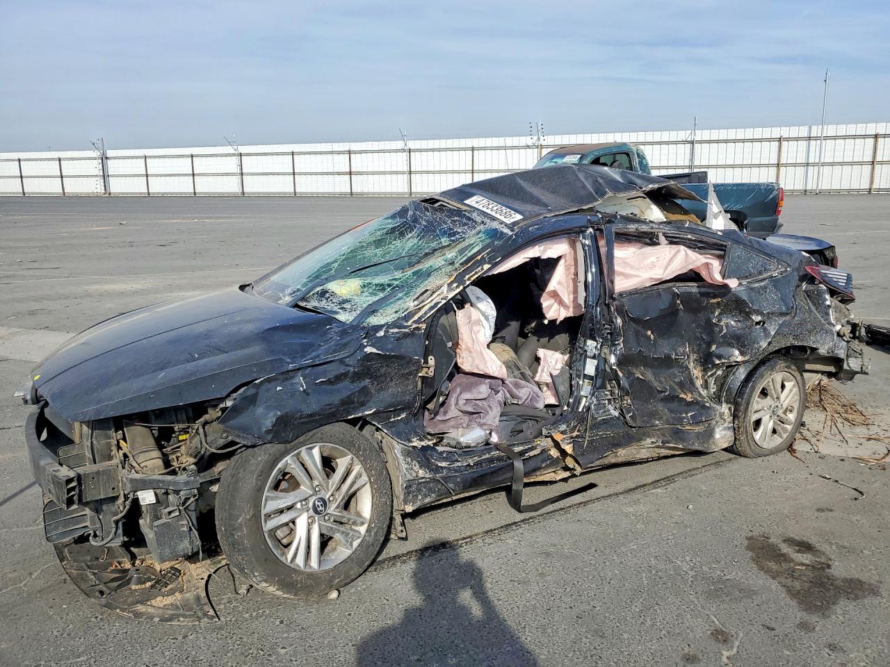 Salvage Hyundai ELANTRA Image