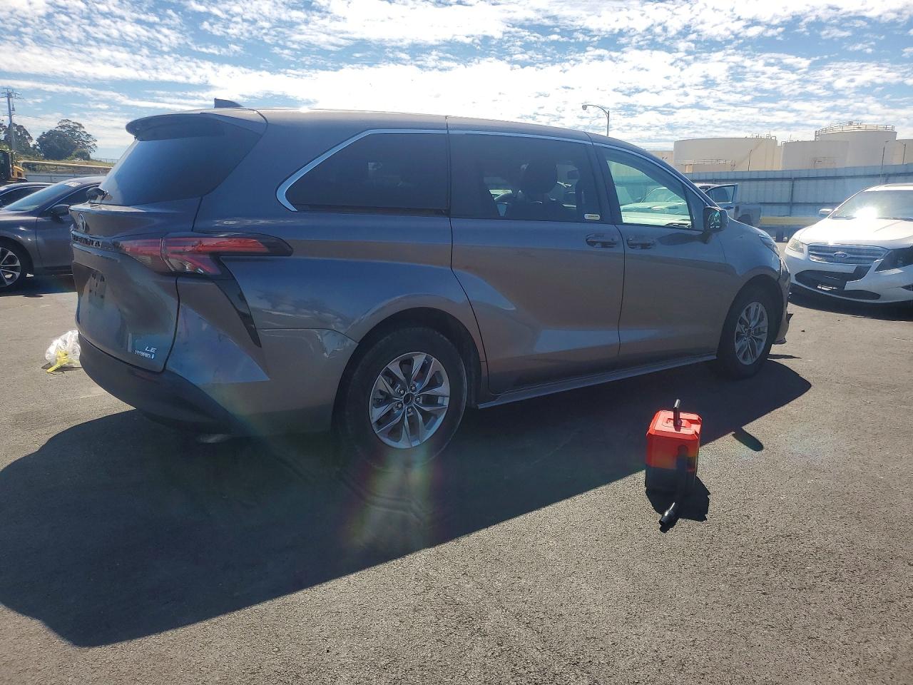 Toyota Sienna Le