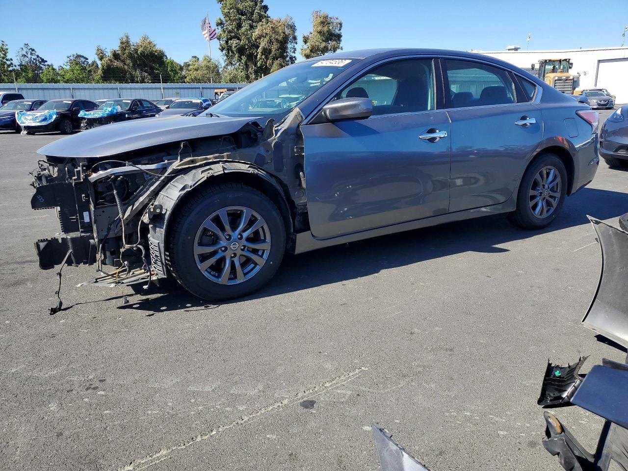 Salvage Nissan Altima Image