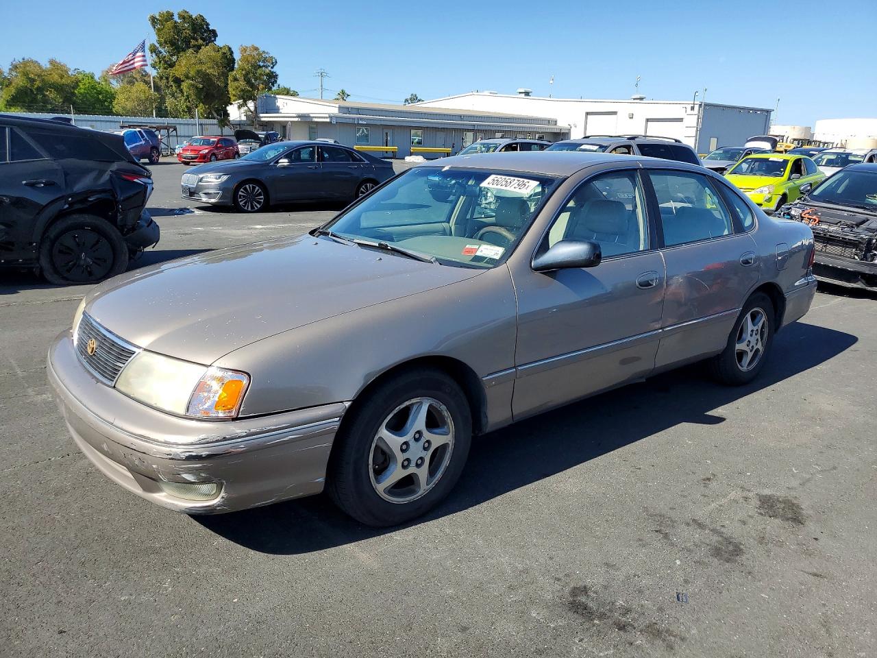 Salvage Toyota Avalon Image
