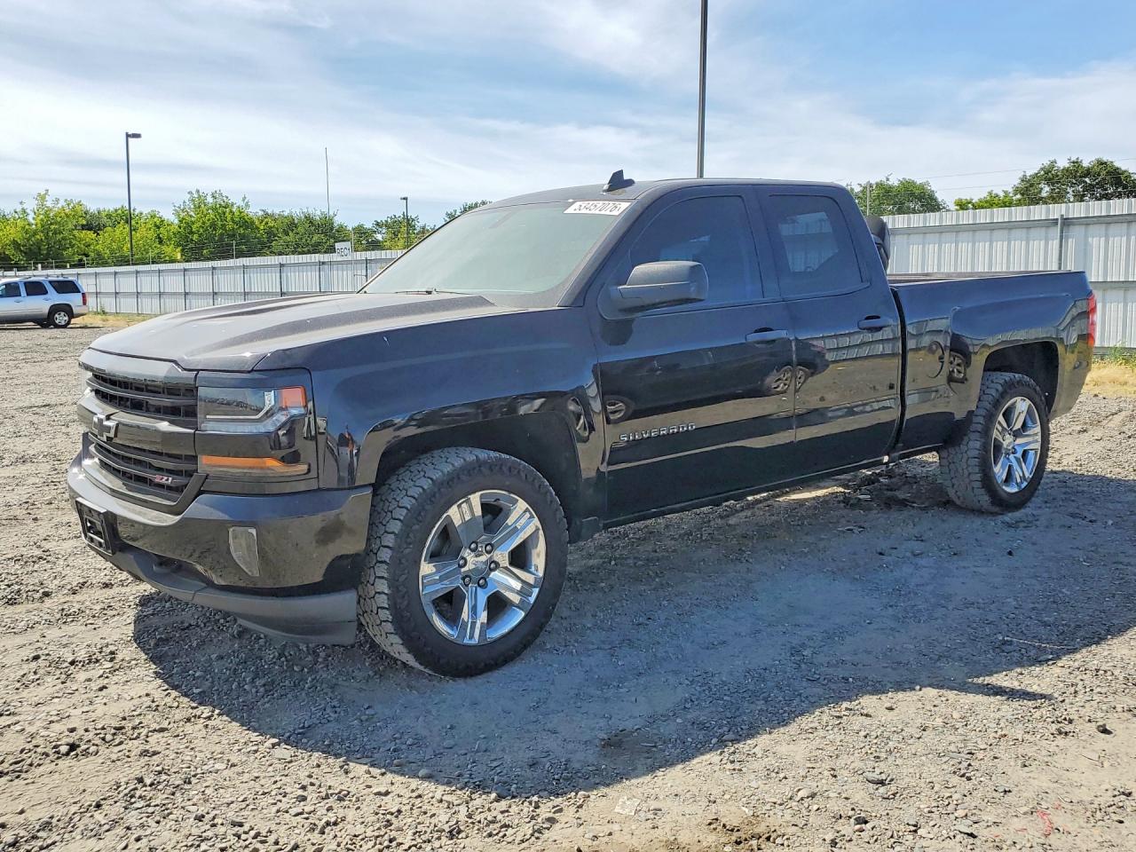 Salvage Chevrolet Silverado Image