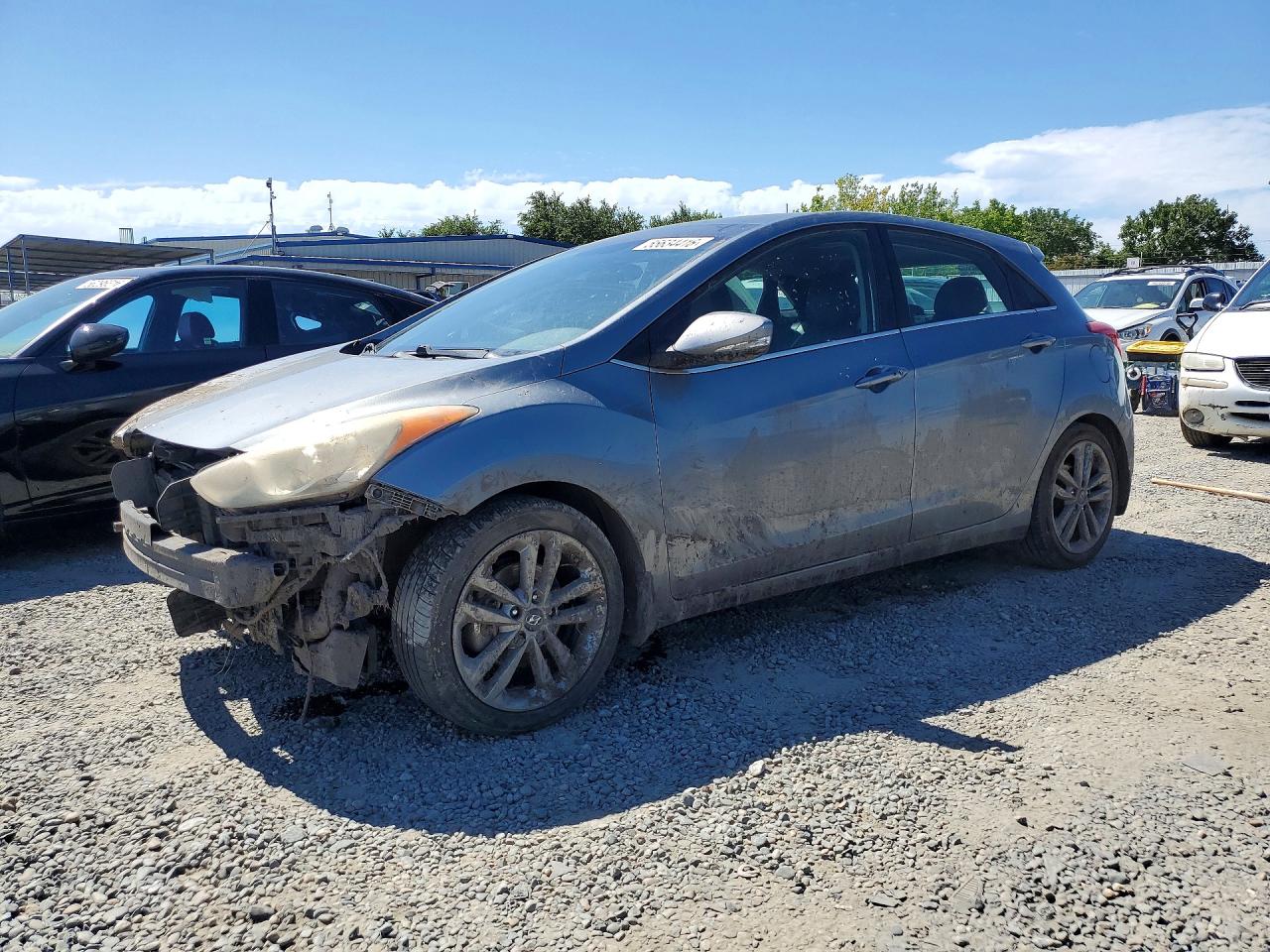 Salvage Hyundai ELANTRA Image