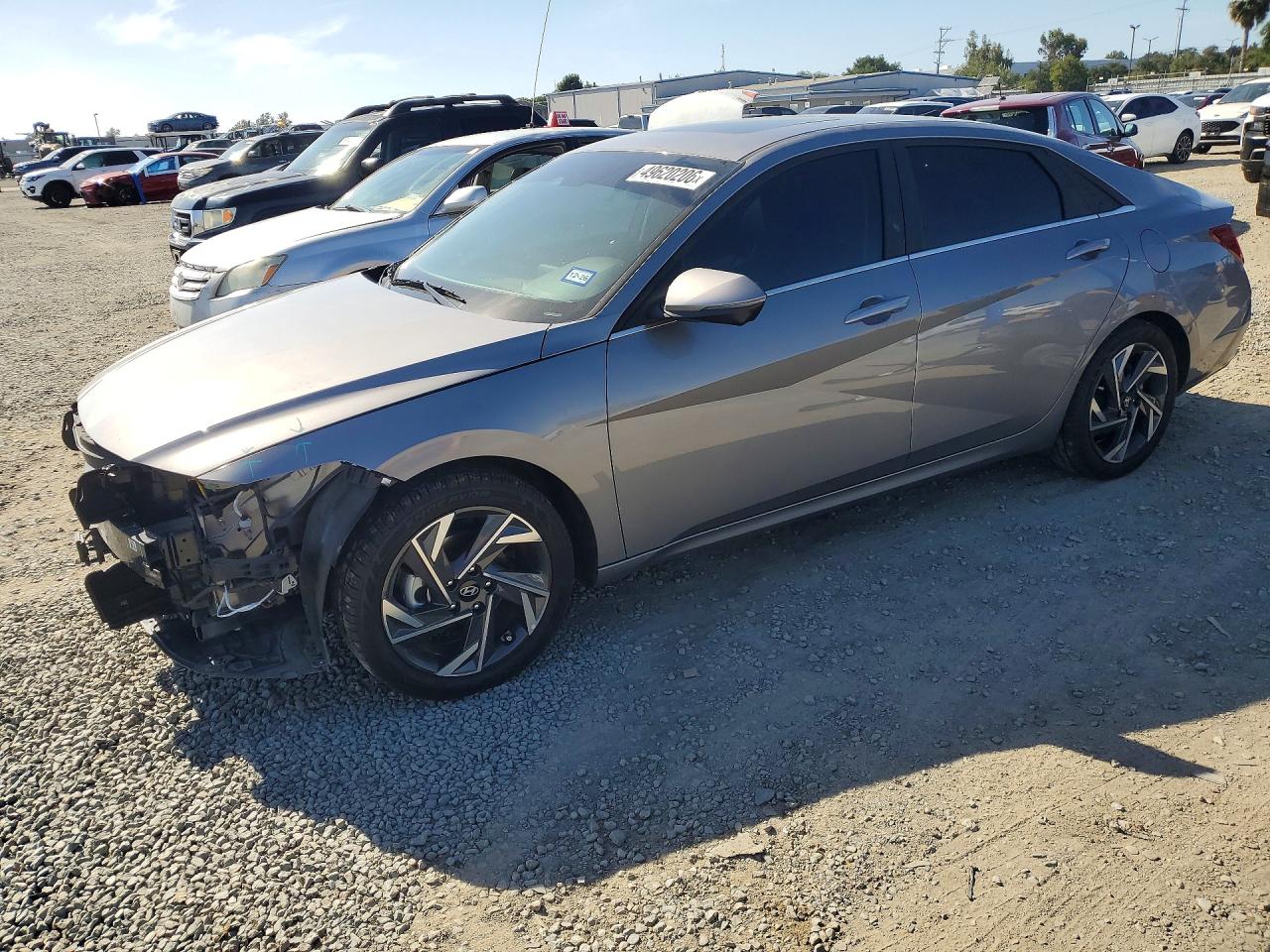 Salvage Hyundai ELANTRA Image