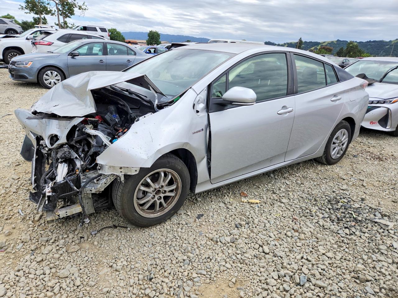 Salvage Toyota Prius Image