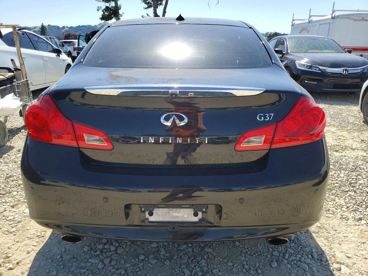 INFINITI G37 Journey