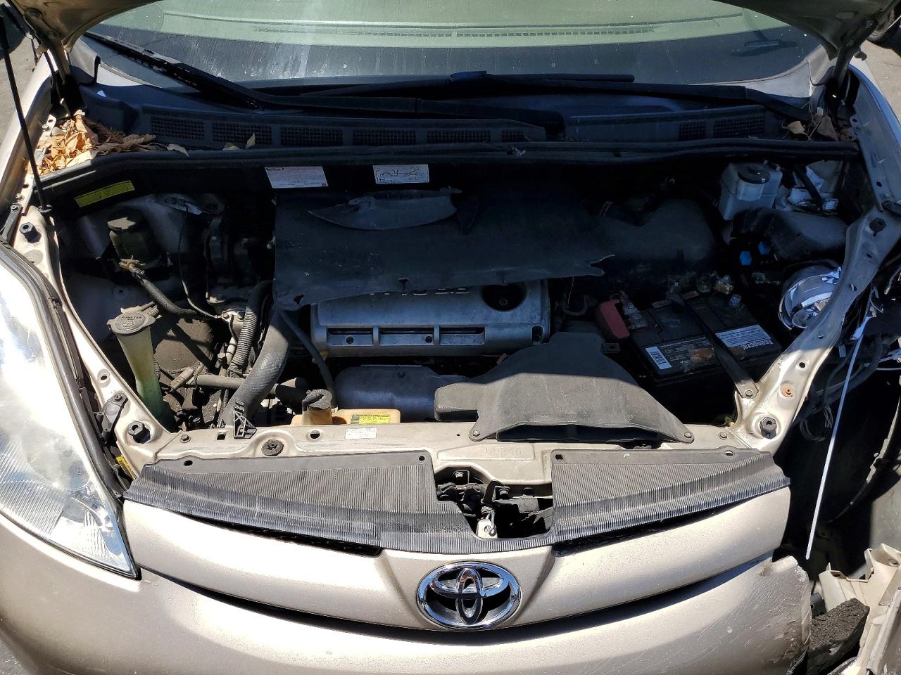 Toyota Sienna Ce 8 Passenger