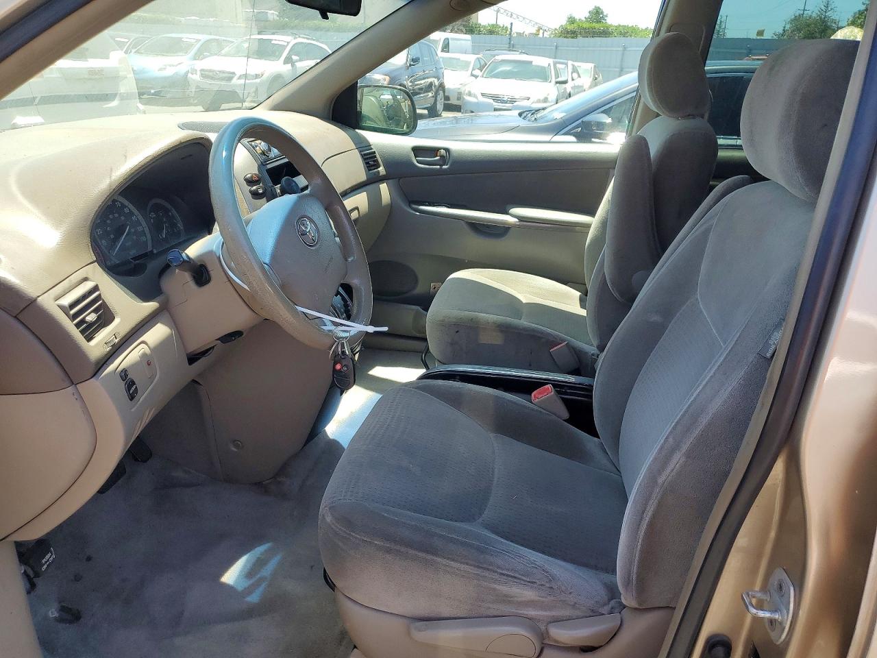 Toyota Sienna Ce 8 Passenger