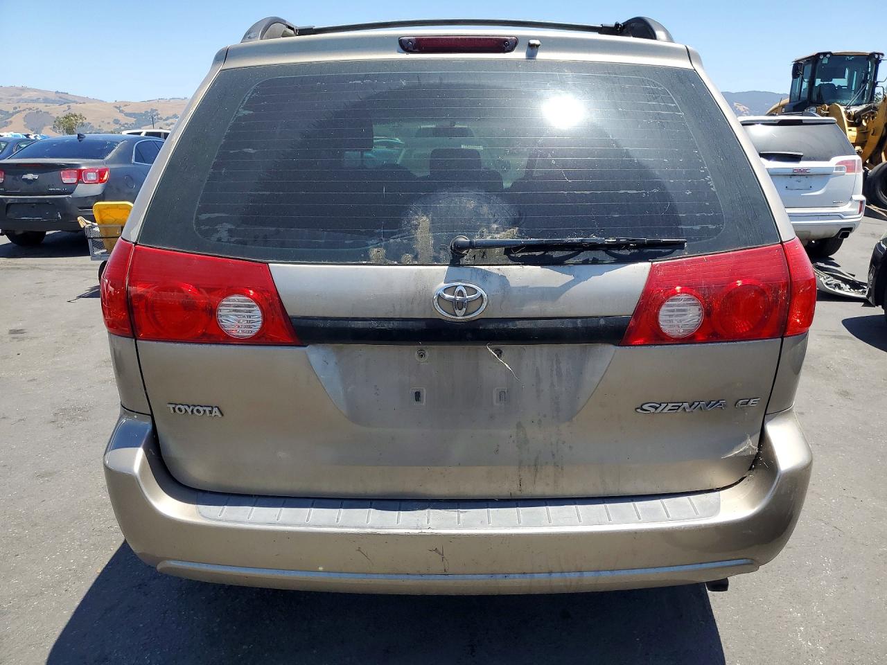 Toyota Sienna Ce 8 Passenger