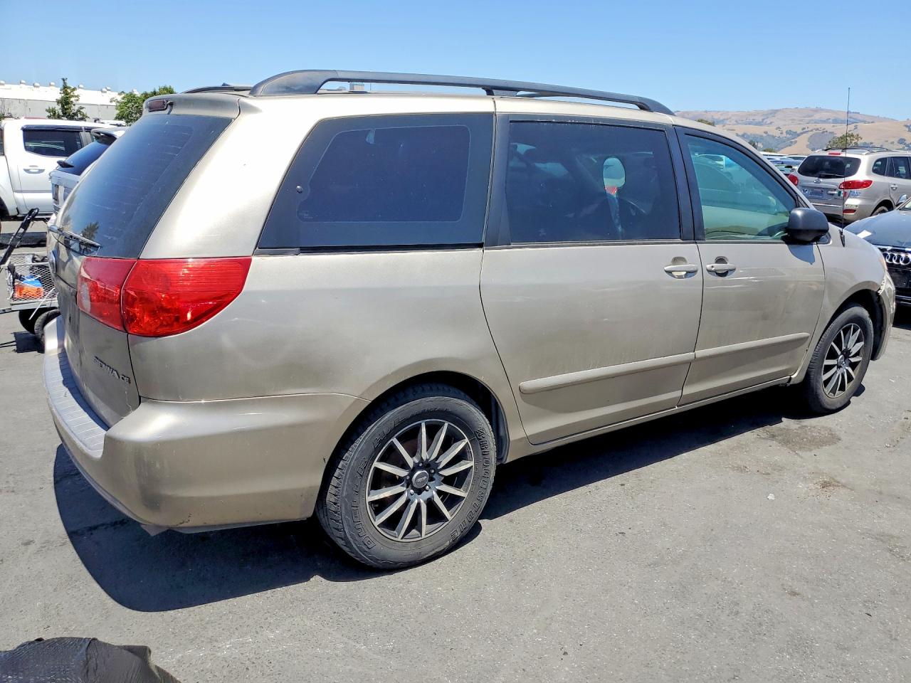 Toyota Sienna Ce 8 Passenger