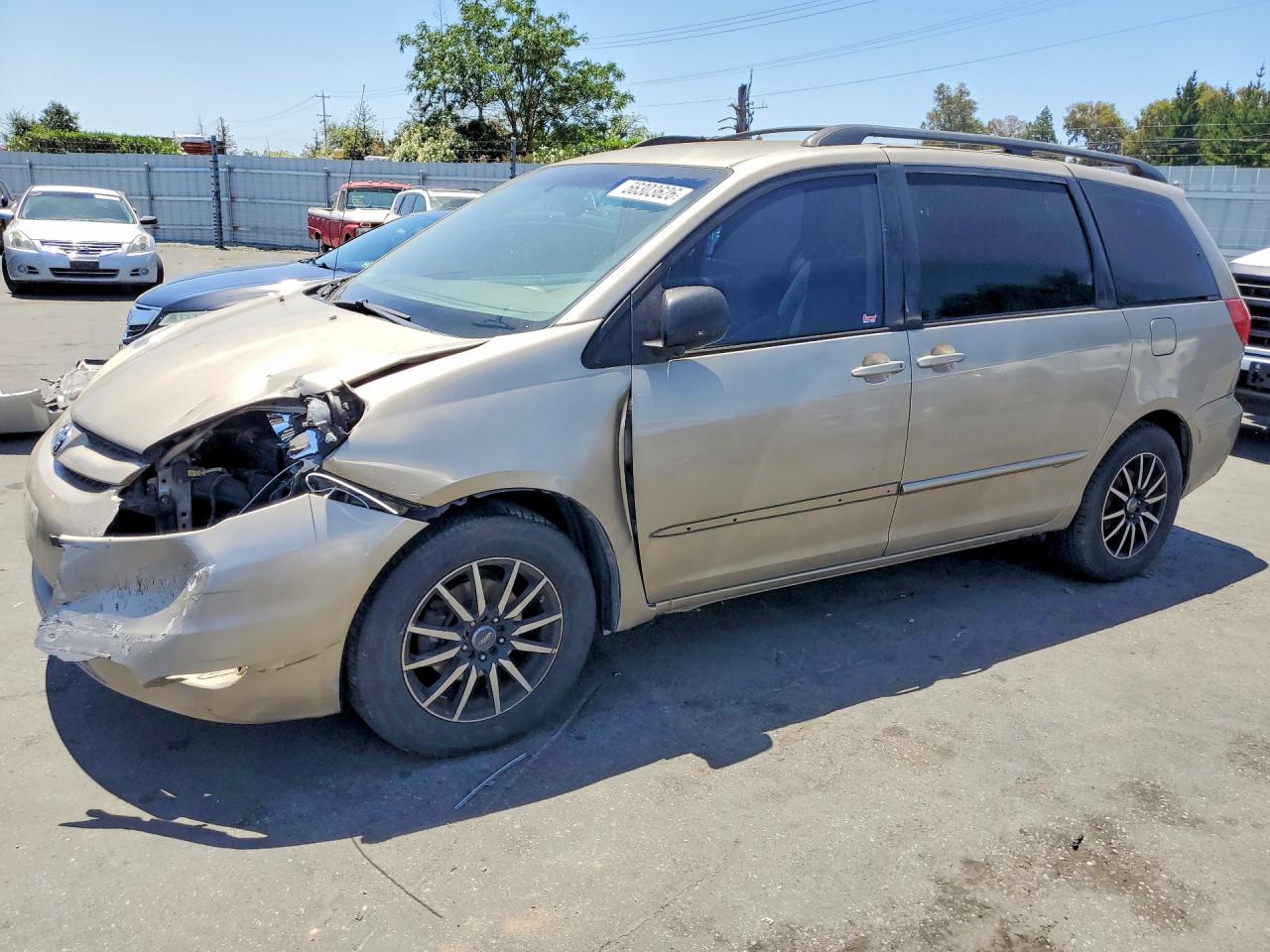 Salvage Toyota Sienna Image