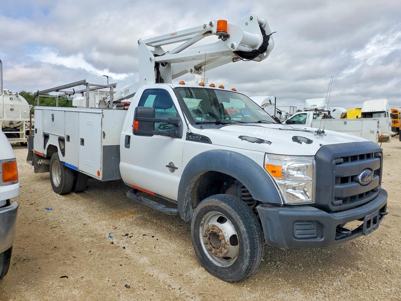 Salvage Ford F-450 Image