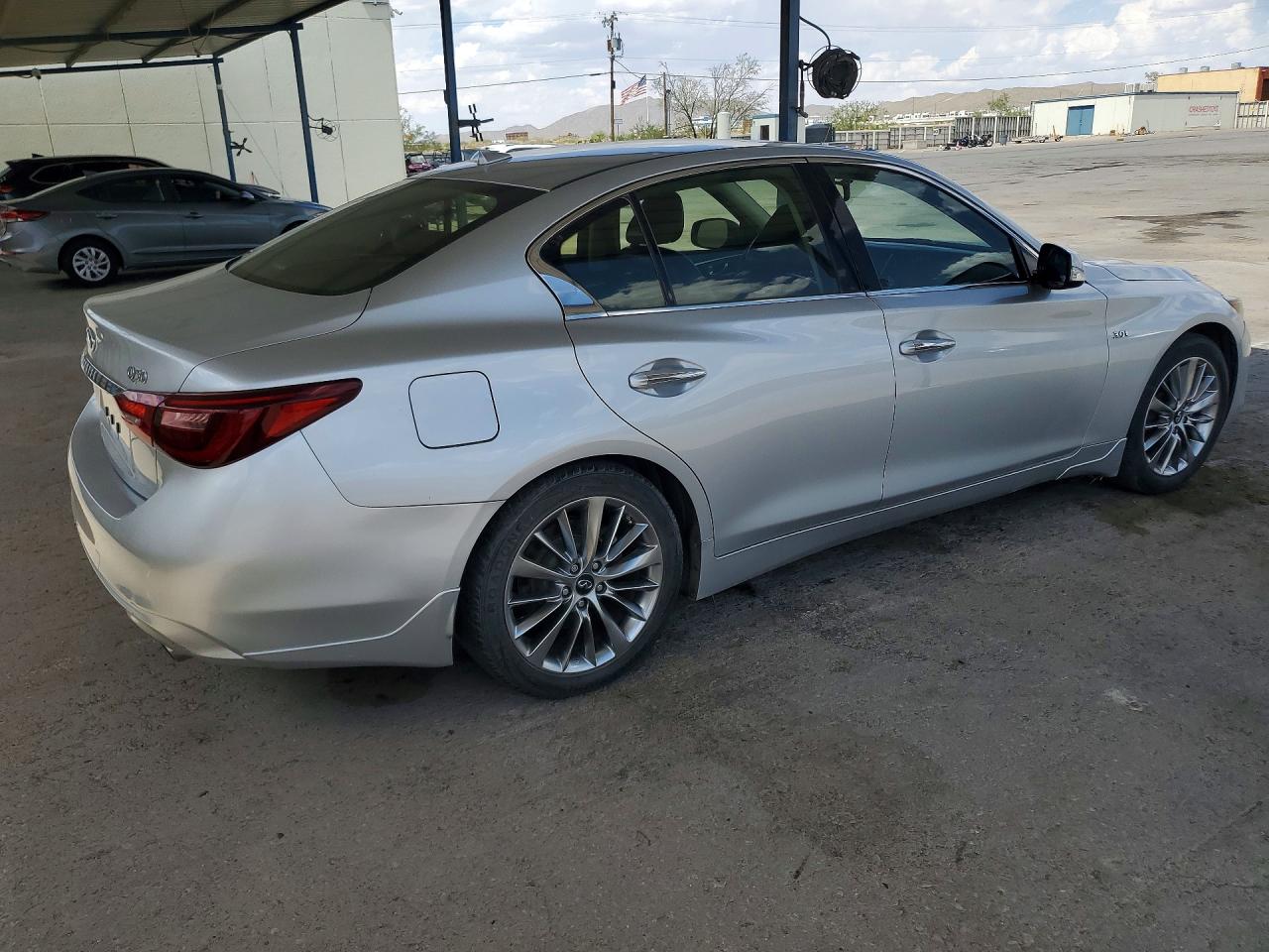 INFINITI Q50 Luxe