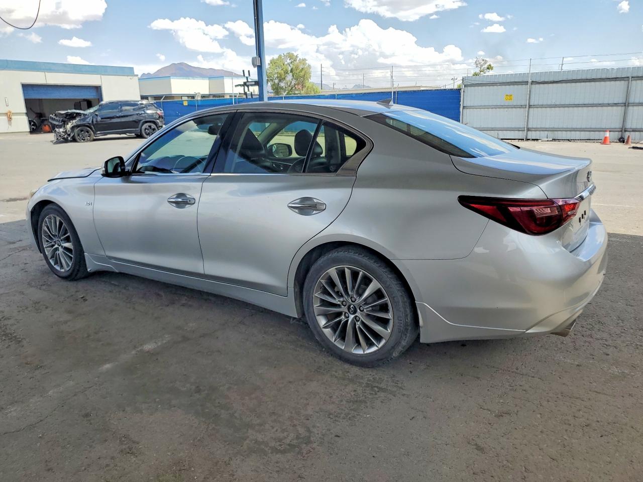 INFINITI Q50 Luxe