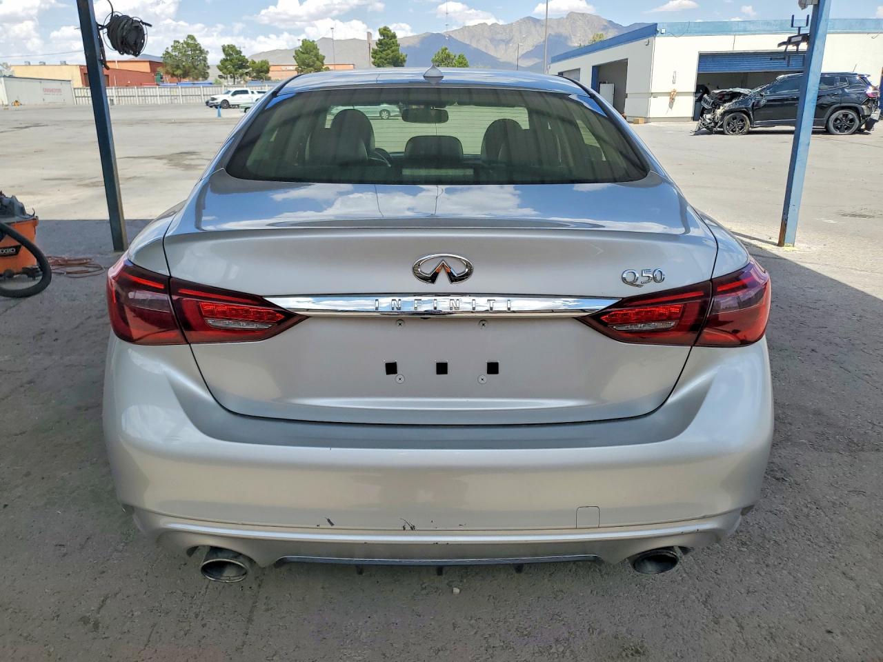 INFINITI Q50 Luxe