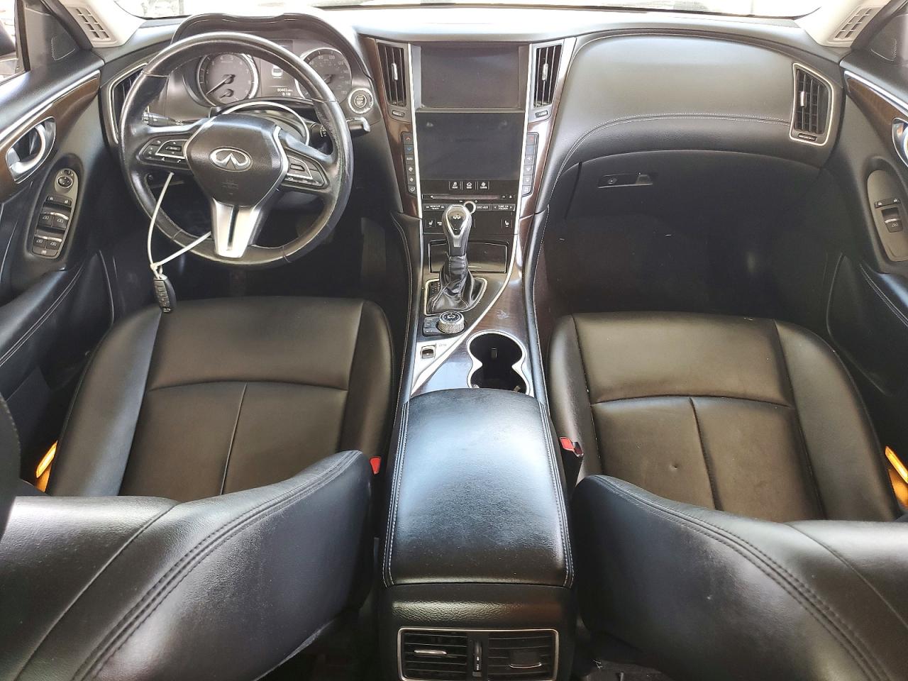 INFINITI Q50 Luxe