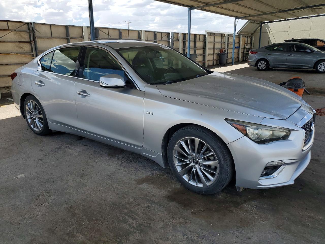 INFINITI Q50 Luxe