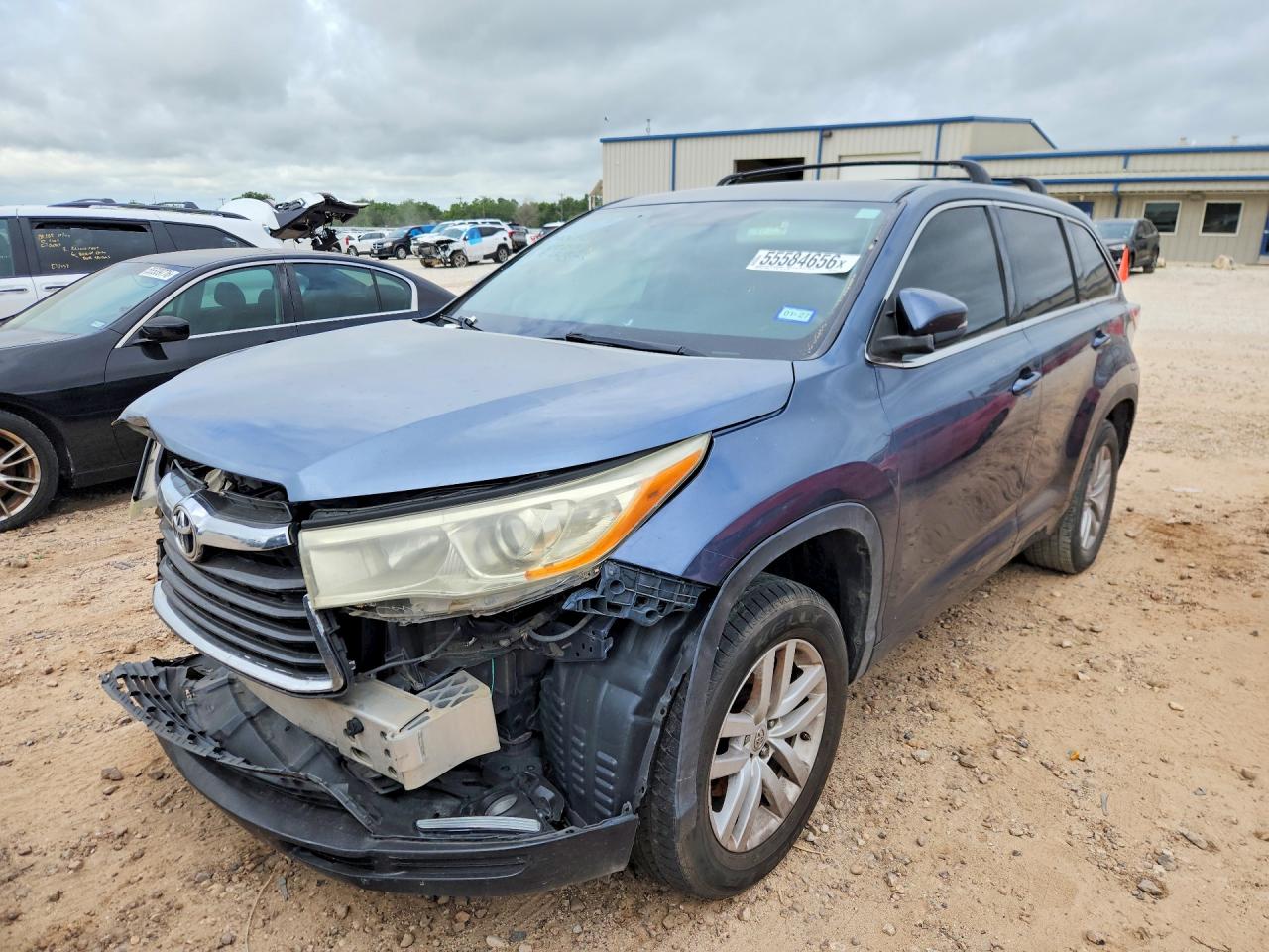 Salvage Toyota Highlander Image