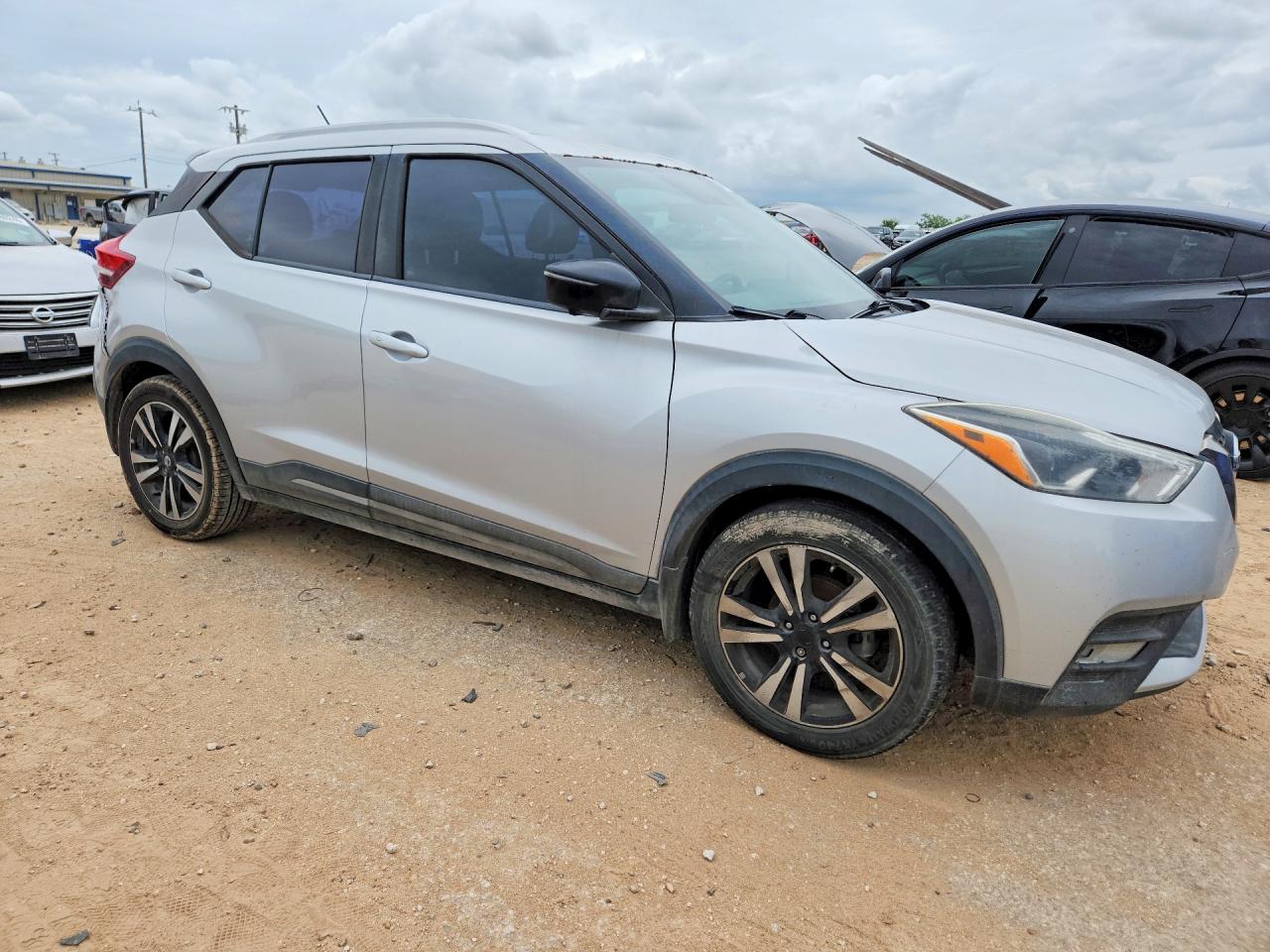 Nissan Kicks Sr