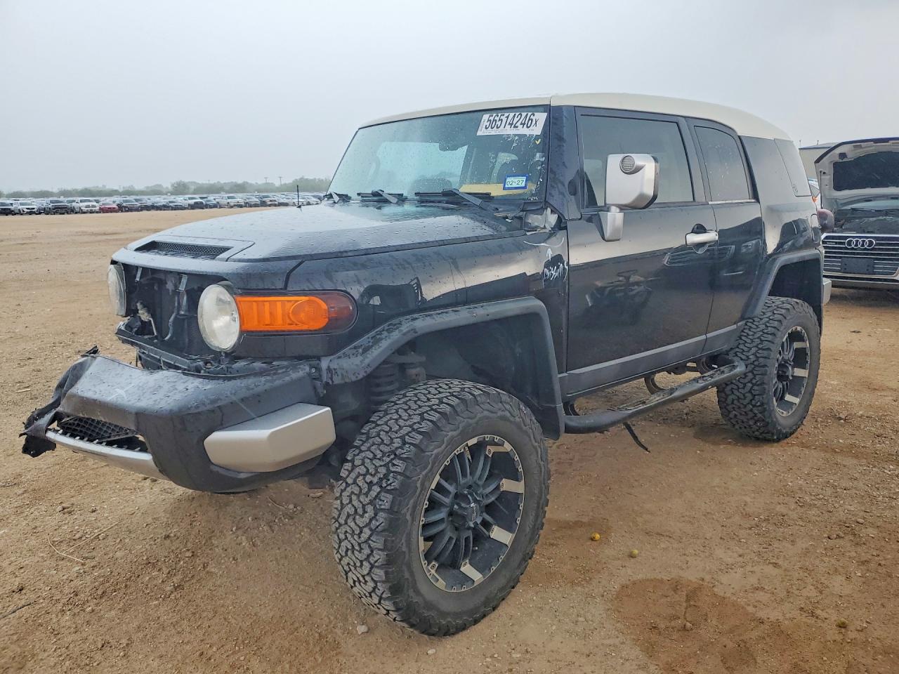 Salvage Toyota FJ Cruiser Image