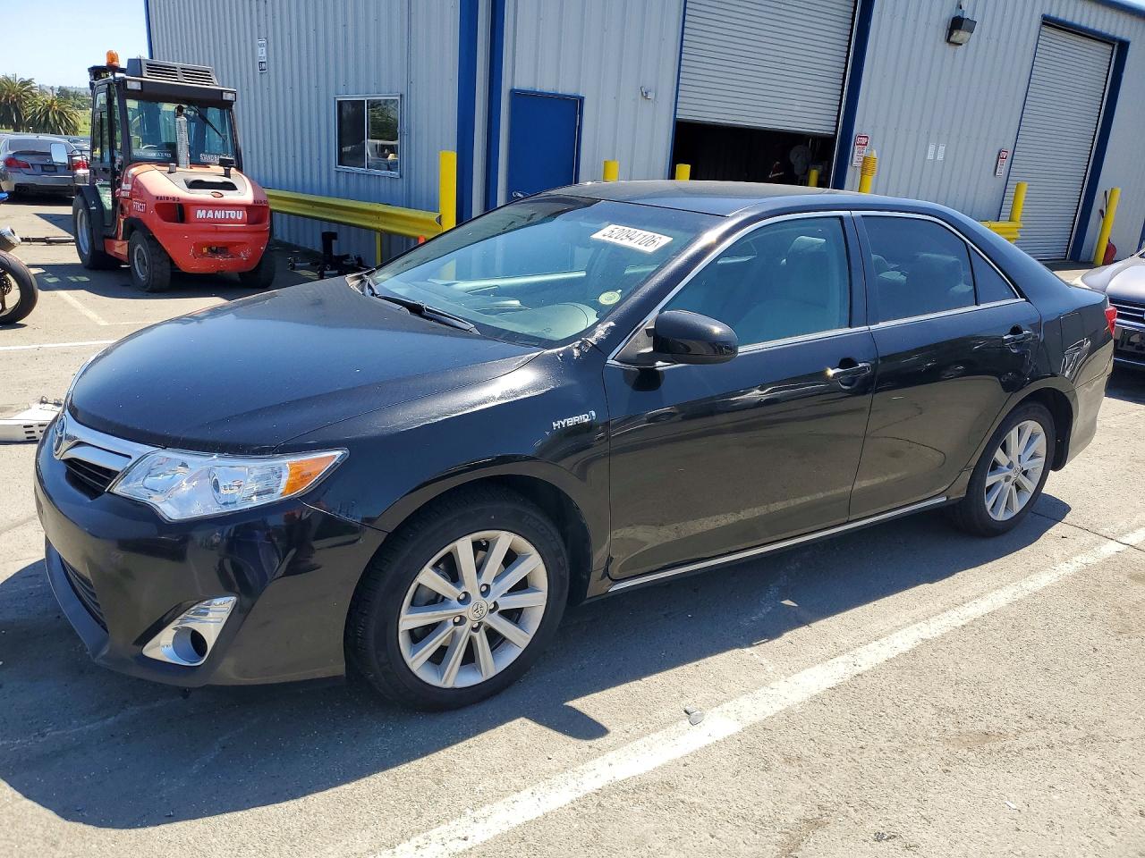 Salvage Toyota Camry Image