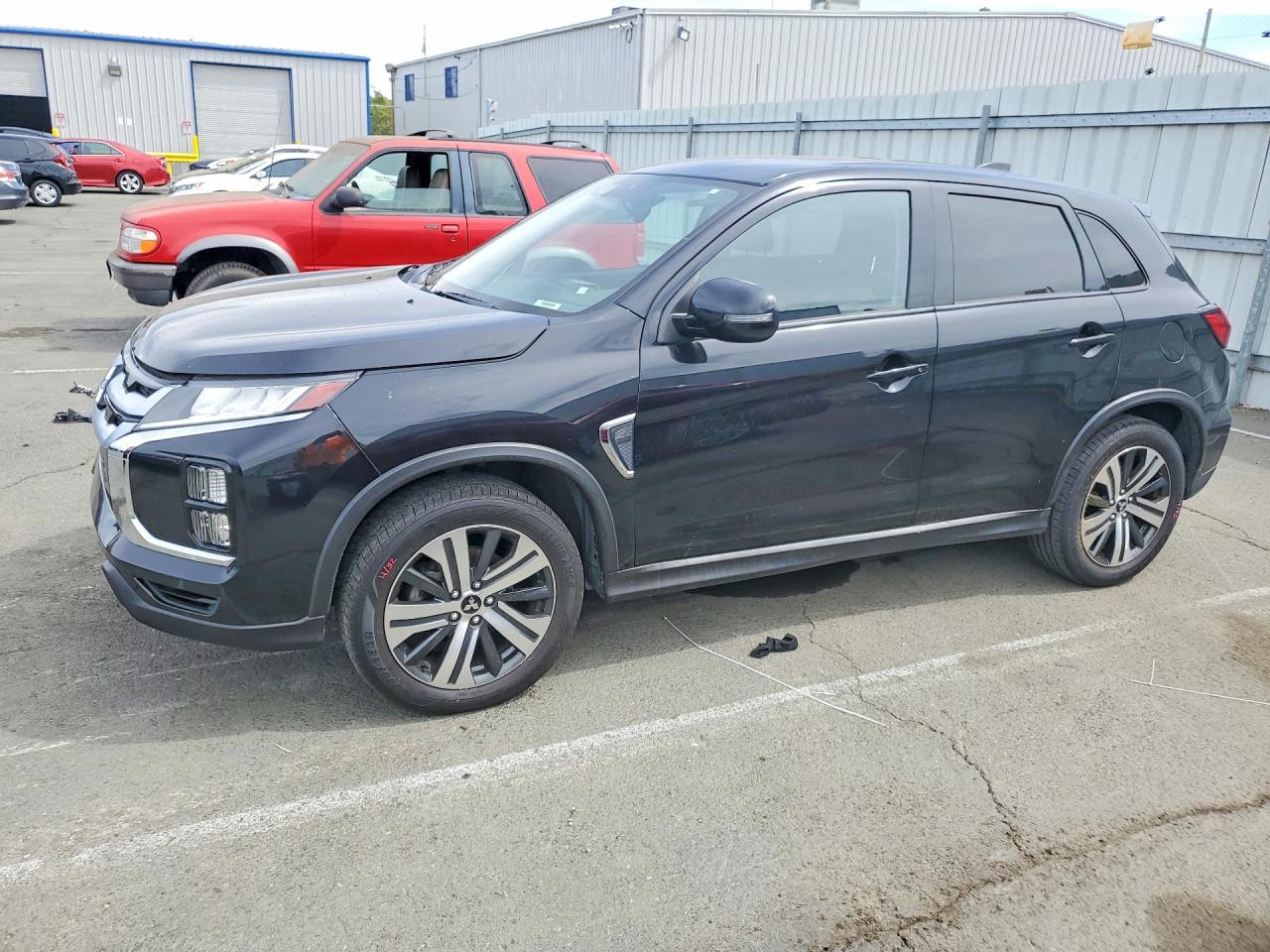 Salvage Mitsubishi Outlander Image