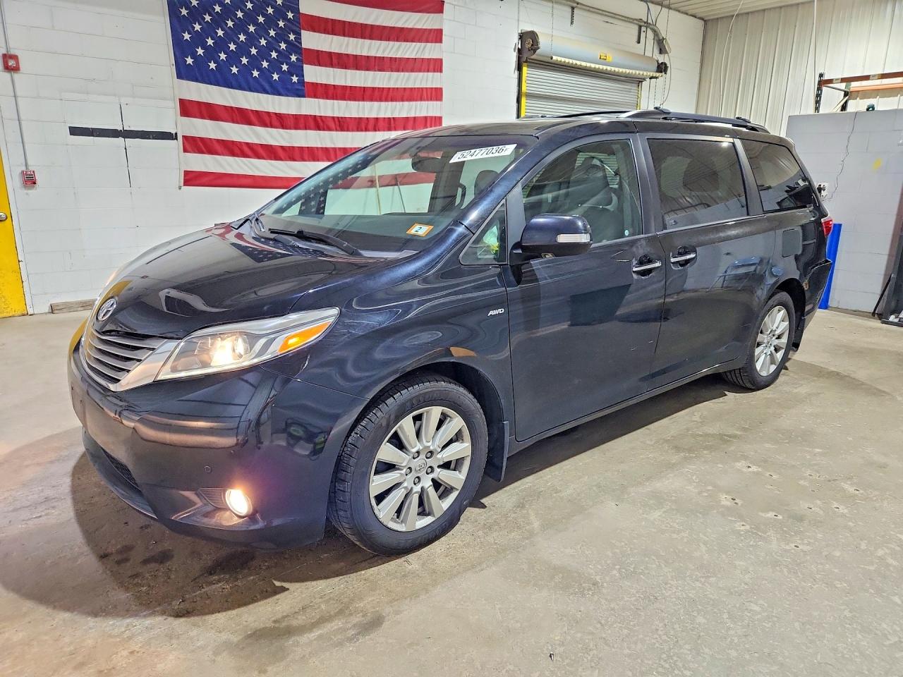 Salvage Toyota Sienna Image