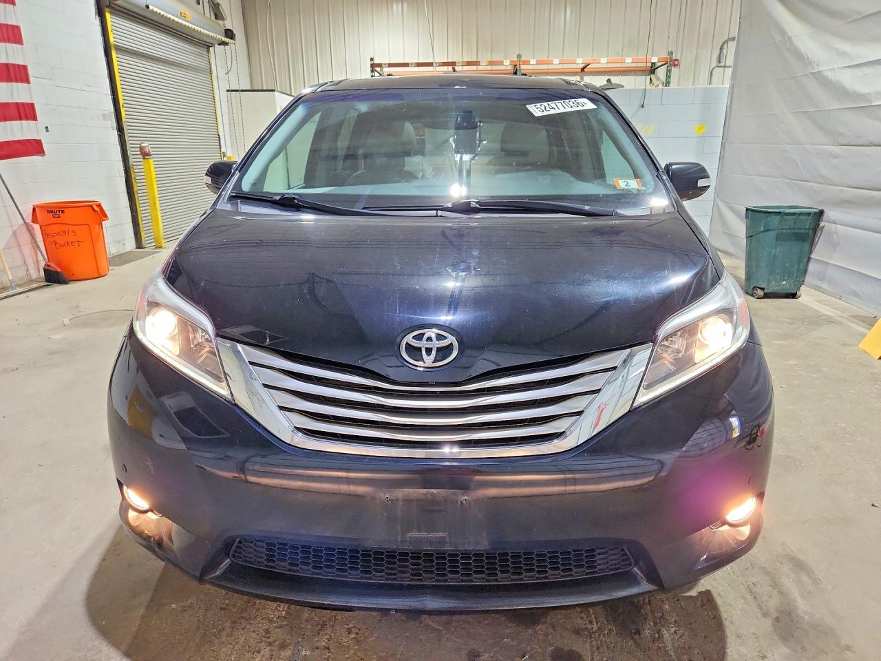 Toyota Sienna Limited 7-passenger