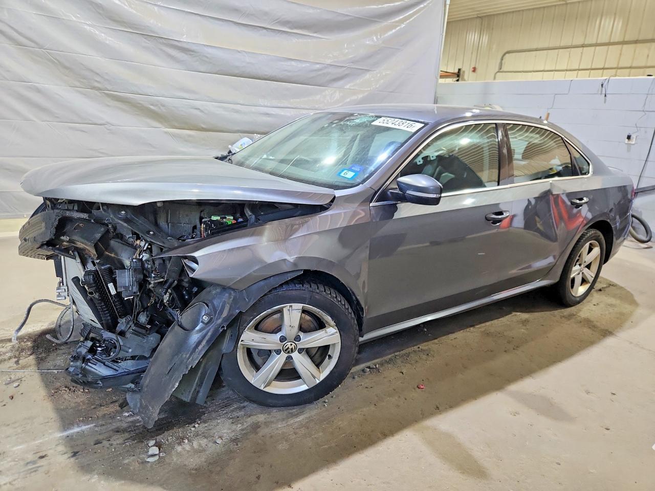 Salvage Volkswagen Passat Image