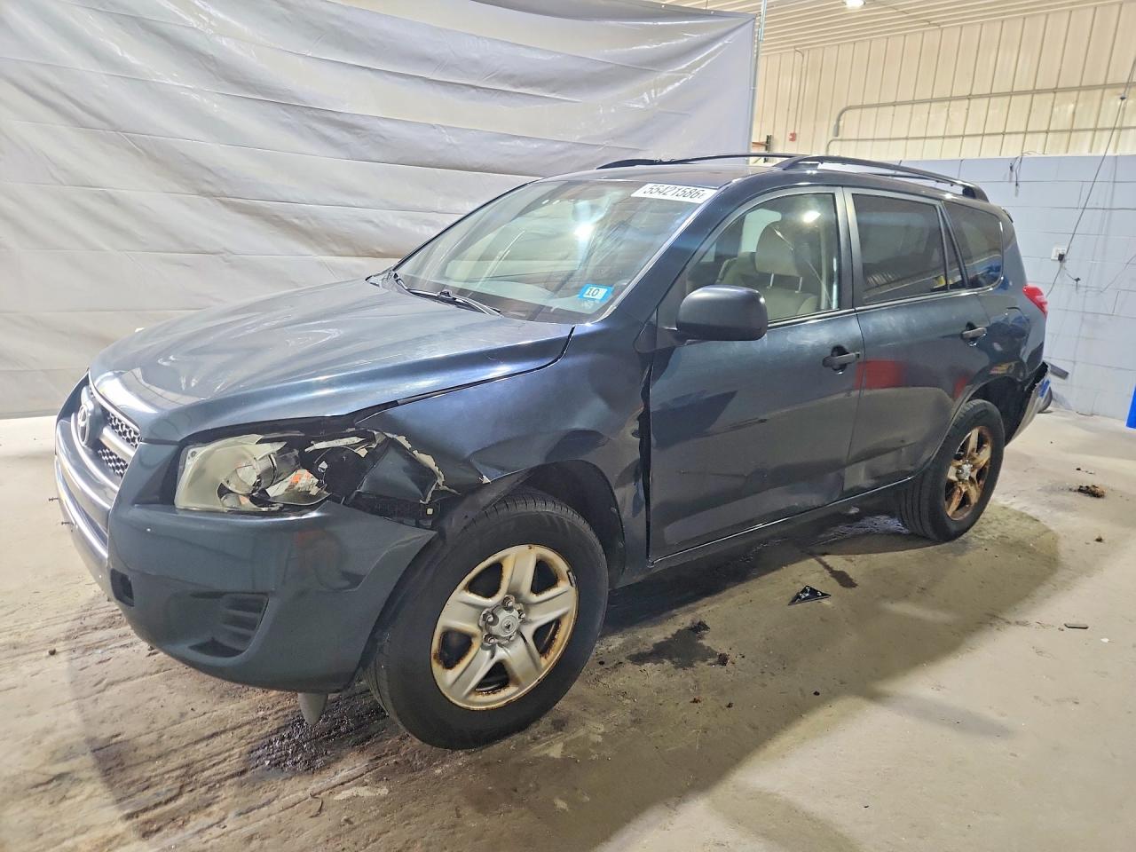 Salvage Toyota RAV4 Image