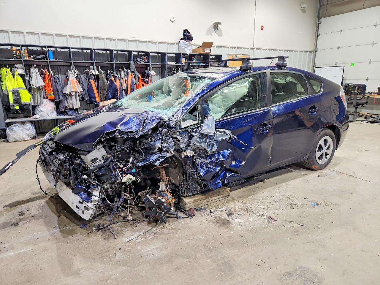 Salvage Toyota Prius Image