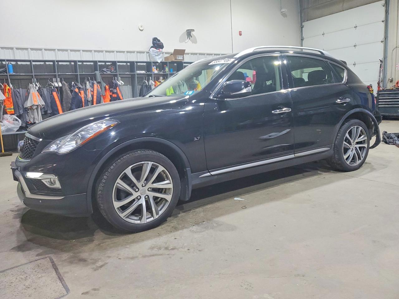 Salvage INFINITI Qx Image