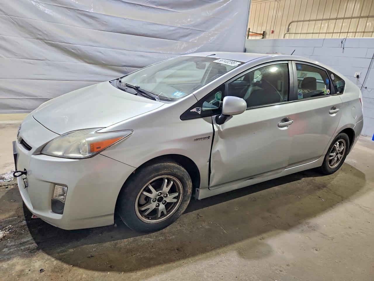 Salvage Toyota Prius Image